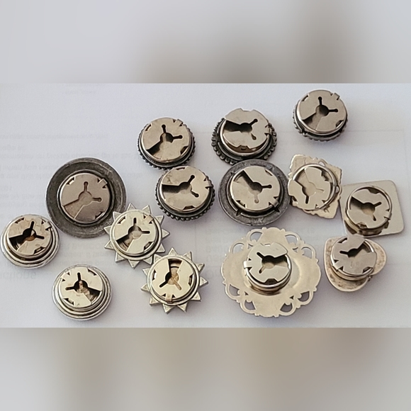 Vintage LOT 14 Snap Open Button Covers Star Moon Heart and more designs - Picture 16 of 16